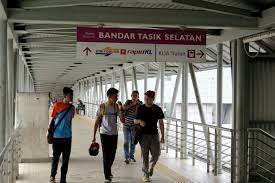 Emu train waiting at ktm station. Tasik Selatan Lrt Station Klia2 Info