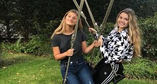 Senna gammour (born 28 december 1979) is a german singer, songwriter and television presenter. Unser Geschenktipp Fur Ostern Die Freundinnen Challenge Von Emma Schweiger Und Faye Montana