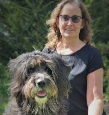 Weitere ideen zu tricks für hunde, hunde, hundetricks. 33 Hunde Spiele Fur Drinnen Draussen Die Dein Hund Lieben Wird