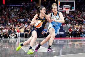 Caitlin Clark overcomes another physical game by scoring 22 points to lead  Fever past Sky 91-83