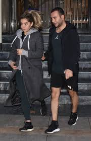 Arkadaşı uğurcan peker'in paylaştığı fotoğrafı sosyal medya sayfasına taşıyan öykü çelik, i̇smail berhan'ın da olduğu kareye kalp emojisi koydu. Oyku Celik Ve Sevgilisi Ismail Berhan I Goruntuleyen Muhabirlere Tehdit Cekmeyin Sizin Icin Kotu Olacak Magazin Haberleri Magazin Haberleri