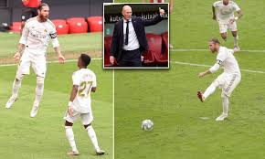Aduriz (athletic club) header from very close range to the centre of the goal. Sergio Ramos Scores 22nd Penalty In A Row As Zinedine Zidane S Men Extend Lead Over Barcelona Daily Mail Online