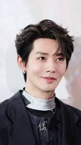 O sorriso lindo de Deng Wei 😍💜💜. Ele estava tão feliz nos eventos de  Love of the Divine Tree 🥰., ~ Atualizando a descrição do reel, agora que  já esclareci o rumor para todos., #邓为 #dengwei ...