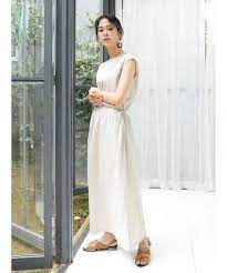 骨格ストレートに似合う服装50選 体型にぴったりのスタイルを見つけよう folk 骨格ストレート ラップ ワンピース スタイル