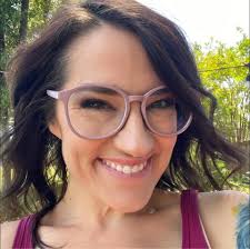 Welcome to the Polly Pocket "Tiny but Mighty" Airbnb in Littleton, Mass.!  airbnb.com/pollypocket (📸 Kelsey McClellan; Elizabeth Renstrom)