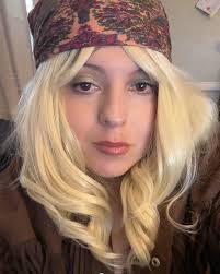 Had fun with highlighter, and the lighting at my moms apartment is 👌✨  #makeuplooks #diy #highlighter