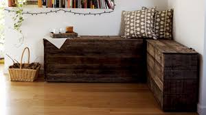 Tutoriel à l'attention des petits bricoleurs qui veulent fabriquer leur bac à jardiner eux. Un Banc Coffre Diy Avec Une Palette Shake My Blog