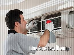 Klimaların perdelerini yukarıya veya aşağıya doğru çevirerek ısının ya da soğukluğun direkt kişiye gelmesini önlemek gerekir. Klima Sicak Uflemiyor