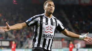 Rifilando un poker al venlo, l'heracles ha centrato il secondo successo in 3 turni e si è portato a quota 42: Heracles Temt Spaanse Furie In Zinderende Twentse Derby Nos
