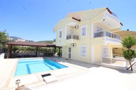 Akbuk Te Satilik Havuzlu Bahceli 4 1 Mustakil Villa Taygar Emlak Villa Home Fashion Evler