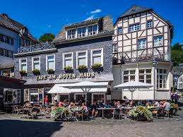 The recipe for success of restaurant rotes haus is its perfectly cooked pizza, spaghetti and risotto.a lot of guests point out that waiters serve good tiramisu here. Cafe Am Roten Haus Monschau Das Haus Der Feinen Torten