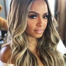 When you dye your hair blonde and your skin is darker, you have to watch that your face is covered without staining your hair. The Best Celebrity Blonde Hair Color To Try For Every Latina S Skin Tone Photo 1