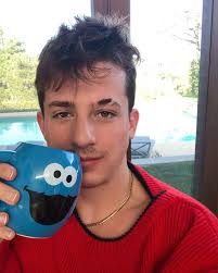 Charlie puth's zodiac sign is sagittarius. Charlie Puth Age Net Worth Height Girlfriend Eyebrow 2021 World Celebs Com