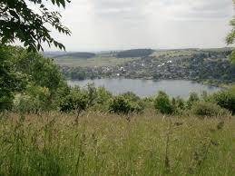 Baden im vulkan in der vulkaneifel. Schalkenmehrener Maar