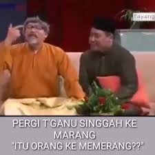 Ditambah sepatu hak tinggi hitamnya, dia kelihatan sangat sophisticated. Tayang Lawak Pantun Jep Sepahtu Masuk Meminang Kelakar