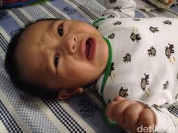 Mencoba mendiamkan serta menenangkan bayi yang menangis adalah cara orangtua dan bayi untuk mengenal satu sama lain. Bayi Menangis Segera Ditenangkan Atau Dibiarkan Sesaat