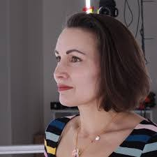 Hollie Bell's Instagram, Twitter & Facebook