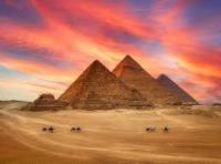 Del Louvre a tu Hogar: El Ascenso de las Pirámides de ...