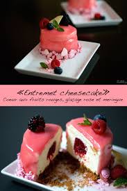 Entremet Cheesecake Coeur Aux Fruits Rouges Glacage Rose Et Meringue Glacage Rose Delicieux Desserts Alimentation