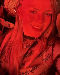 Qué guapa te ves amándote tanto” 💖 #loveyourself #living #color #concert  #party #pr #puertorico #blonde #follow #pretty #beautiful #hairfashion  #happiness #smile #flowg #ojitoslindos #followｍe