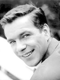 Juni 2016 in hamburg) war ein deutscher schauspieler. Gotz George 23 Juli 1938 In Berlin 19 Juni 2016 War Ein Deutscher Schauspieler Grosse Popularitat Erlan Goetz George Deutsche Schauspieler Schauspieler