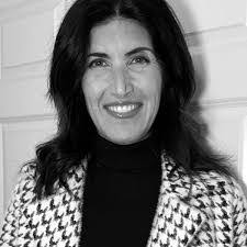 Lisa Rezac's Instagram, Twitter & Facebook