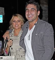 Martinez thinks the former chelsea f. The Bachelorette S Ali And Roberto Make Their First Public Appearance After Revealing Their Engagement On The Show Finale Daily Mail Online