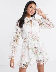 Lovely charmeuse bow sash (attached) over the waistline adds finishing touch. Missguided Lace Plunge Midi Dress In Floral Print Asos