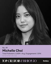 Roslyn Bartlett's Instagram, Twitter & Facebook