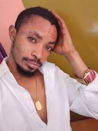 Le chanteur ivoirien Tiesco le Sultan recadre sa compatriote Emmanuelle  Keita qui a manqué du respect à Ferre Gola. « Miss EK avec tout le respect  que j'ai pour toi respecte ce