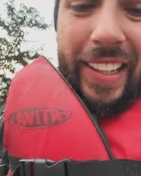 “Nunca mais seremos os mesmos.”, Hoje faz um ano que eu e a Amy tivemos que  deixar nossa casa em cima de um colchão inflável. A água cercou tudo tão  rápido que, de repente, estávamos ilhados — e ...