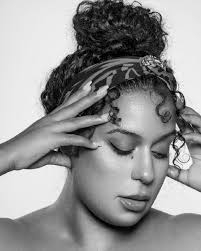 Challenging my limits everyday💋 #model #bostonmodel #photoshoot #beauty  #latina #curve #curlyhair #curlyhairstyles #pinneapple #headwrap  #lovinglife #sony