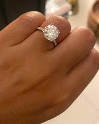 Ahlam: Certified Diamond Round Pave Ring