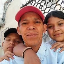 Por un mes así, con nuevas aventuras, más sonrisas, menos decepciones y más  ganas de salir adelante... Por un mes con menos promesas falsas y más  propósitos en la vida. Por un