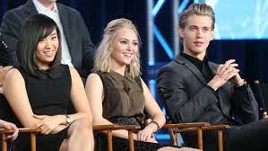 Languishing in suburban life, carrie jumps at. The Carrie Diaries Series Preview The Hollywood Reporter