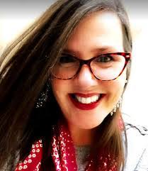 Lisa Combs's Instagram, Twitter & Facebook