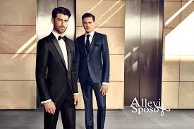 Viaggi di lavoro, uomini moda casual, stile maschile, moda maschile urbana, vestiti da uomo, stili casual, abiti monospalla, capi d'abbigliamento alla moda. Abiti Da Sposo E Da Cerimonia A Brescia E Provincia Allevi Sposo