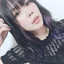 はなちゃんさんはinstagramを利用しています どどん 髪染めました 思いきってのむらさき 溢れだすメンヘラ臭 色がぬけてきて茶色になるのが あまり好きじゃなくて 染たてのカラーに慣れちゃうと 茶色とピンクが同じにみえる 美容師さんに重症ですね っ