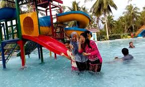 Bukit awan waterpark ini menawarkan beragam kolam pemandian, mulai dari kolam. 10 Kolam Renang Di Gresik 2021 Baru Umum Indoor Bersih Bagus