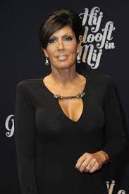 Rachel hazes over memorabele grafmonumenten. Rachel Hazes Dolblij Met Schoondochter Bridget We Bellen We Appen Echt Een Leuk Wijf Show Ad Nl