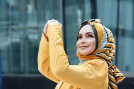 سيتي نورهاليزا بنت تارودين ; Siti Nurhaliza Takes Covid 19 Sop Seriously The Star