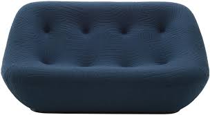The fabric is tufted with vertical lines. Modernes Sofas Ligne Roset Zeitgenossische Mobel