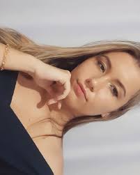 krislaine Thomaz (@krislainethomaz) • Instagram photos and videos