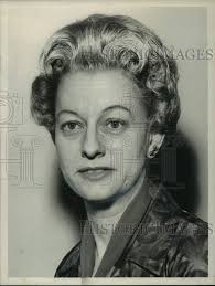 1961 Press Photo Mrs. Edward Segal poses for photo