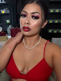 Which one is your favorite ? ❤️ #holidaymakeup