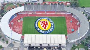 Wie so viele stadien in deutschland soll auch an der hamburger straße, der heimstätte der braunschweiger eintracht, in nächster zeit eine modernisierung erfolgen. Fussball Eintracht Braunschweig Eintracht Stadion Der Name Bleibt Waz Az Online De