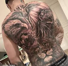 Lorenzo insigne aveva già tatuati tre personaggi dietro al collo. Manchester City Keeper Ederson Adds To Tattoo Collection With Lion Eagle And Goalkeeper Gloves Daily Mail Online