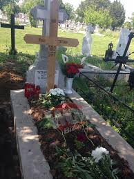 „ştiam că aurel este bolnav, dar nu credeam că va găsi aurel munteanu a murit în braţele mele, povesteşte florin piersic. Imagini Exclusive De La Mormantul Secret Al Tatianei Iekel Wowbiz