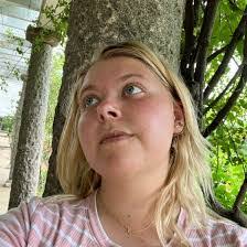 Kaitlyn Maynard's Instagram, Twitter & Facebook