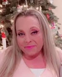 Sarah Raasch's Instagram, Twitter & Facebook